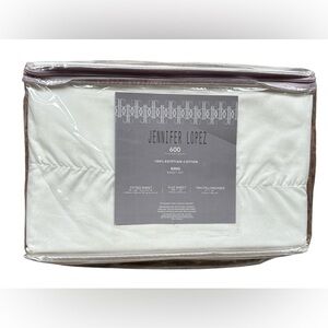 Set of 4, 100% Egyptian cotton 600 thread count Sheet Sets.